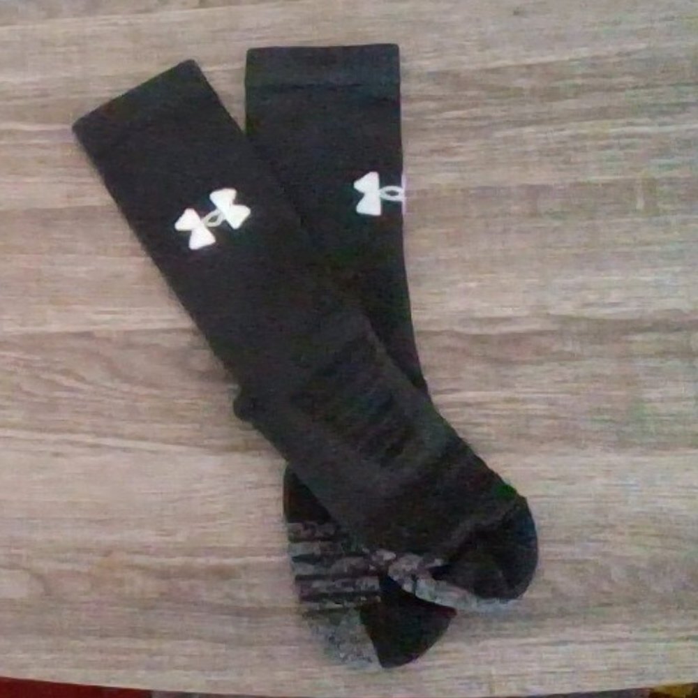 NEW UNDER ARMOUR Black Athletic Socks